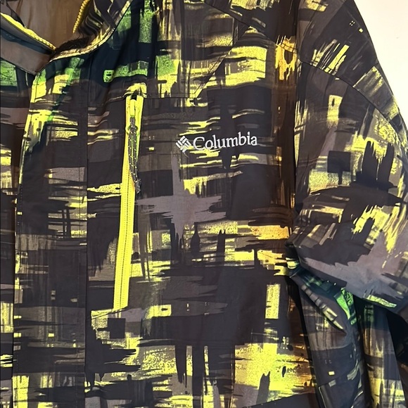 Columbia Black and Yellow Performance Jacket with Urban Flair - Picture 3 of 12